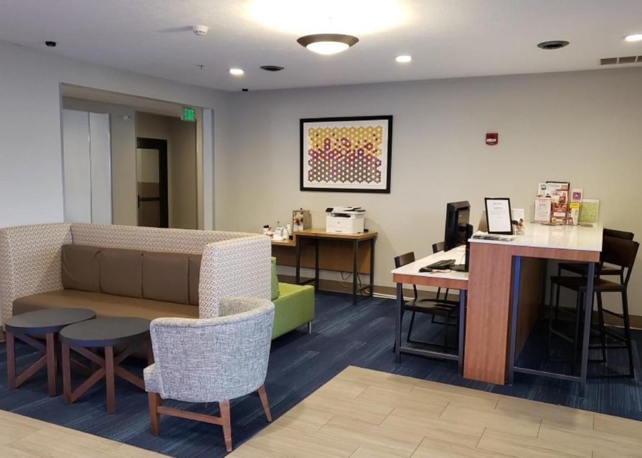Holiday Inn Express Hotel And Suites Lincoln Airport By Ihg מראה חיצוני תמונה