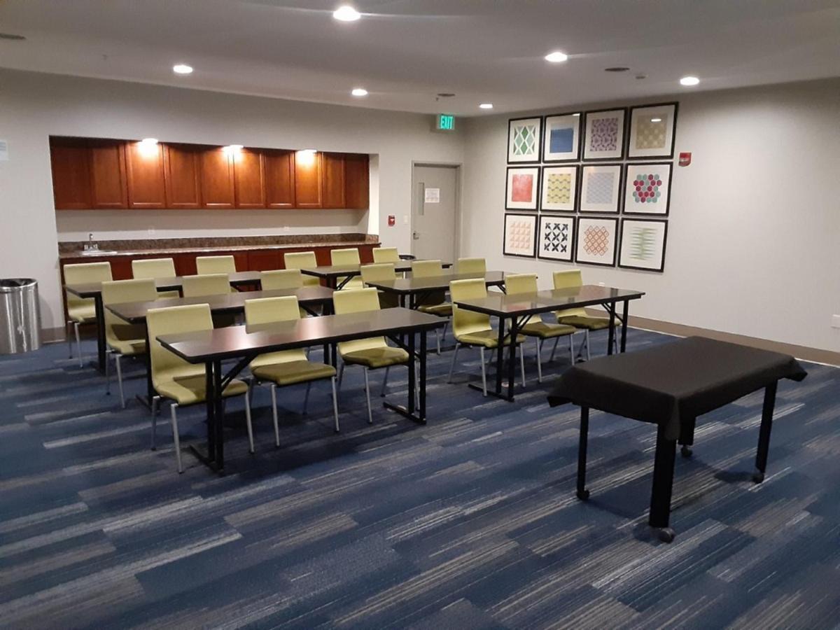 Holiday Inn Express Hotel And Suites Lincoln Airport By Ihg מראה חיצוני תמונה