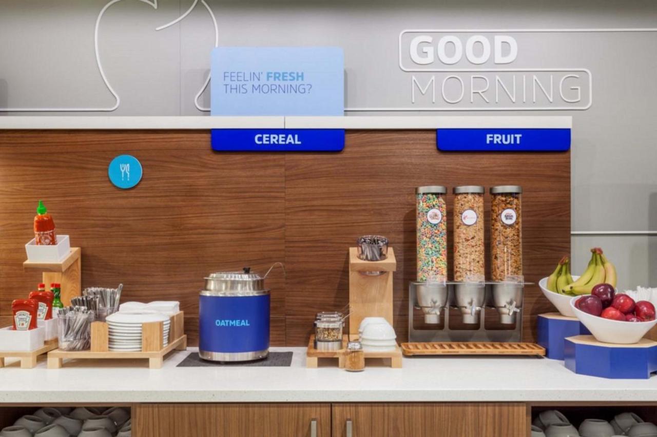 Holiday Inn Express Hotel And Suites Lincoln Airport By Ihg מראה חיצוני תמונה